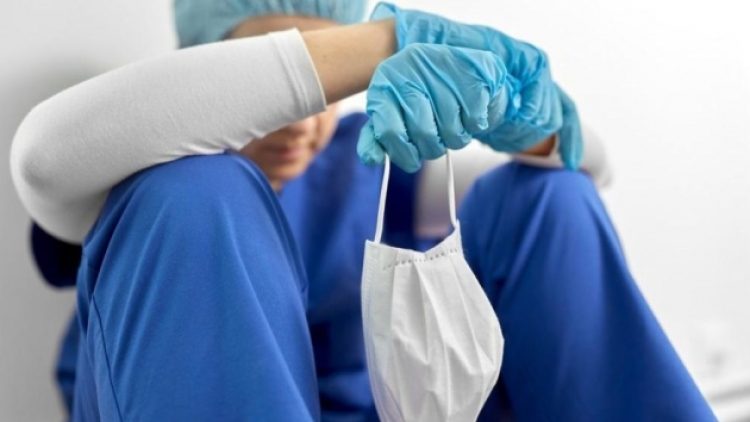Salgından ölen sağlık çalışanı sayısı 339’a yükseldi