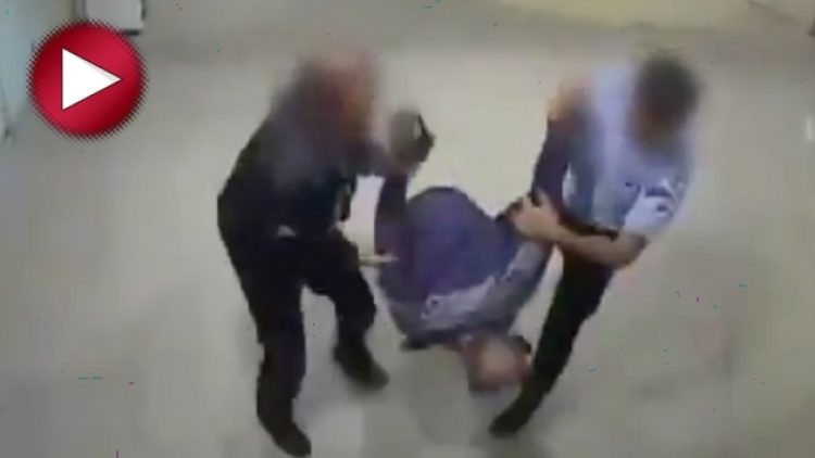 AYM tazminata hükmetmişti: Gardiyanların tutuklunun kolunu kırdığı anların görüntüleri ortaya çıktı