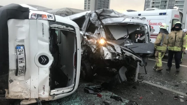 TEM otoyolunda zincirleme trafik kazası: Yaralılar var