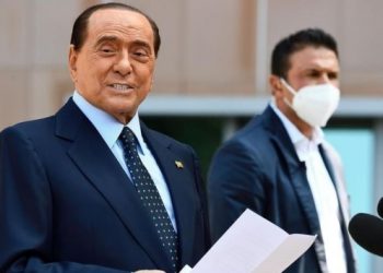 Eski İtalya Başbakanı Silvio Berlusconi hastaneye kaldırıldı