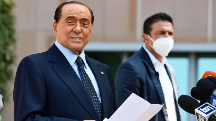 Eski İtalya Başbakanı Silvio Berlusconi hastaneye kaldırıldı