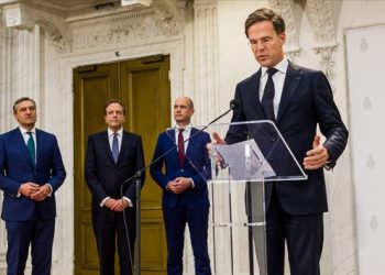 Hollanda hükumeti istifa etti