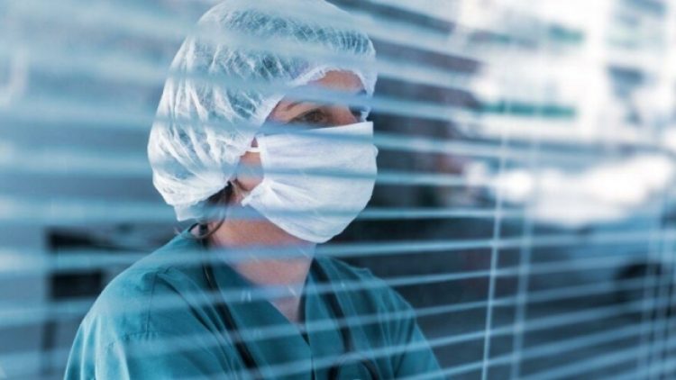 Ağır çalışma koşullarını eleştiren hekimlere soruşturma açıldı, bir taşeron işçi kovuldu