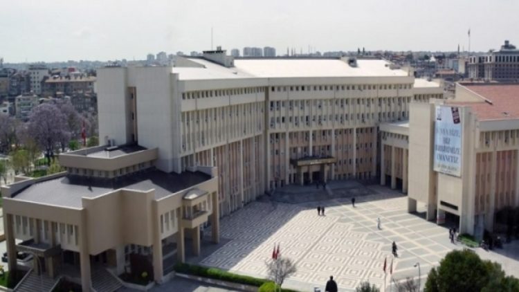 3 yıl önce 5 milyon lira harcanan hükümet konağı yıkılacak