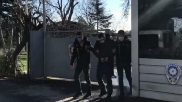 Soygunda yakalanan 55 suç kaydı olan hırsız serbest kaldı