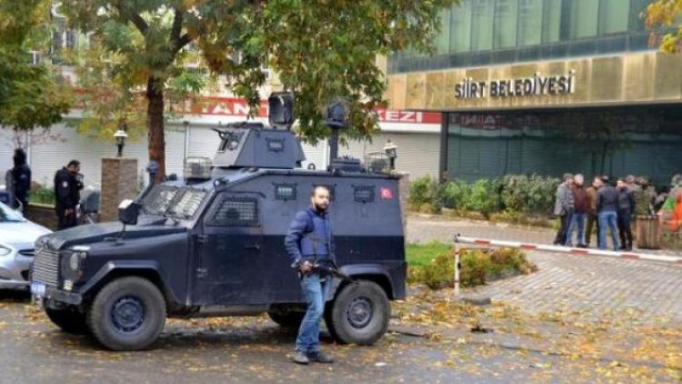 Siirt’te kayyım yardımcısı kızını danışman olarak işe aldı