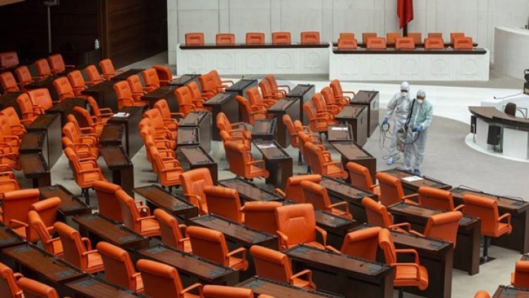 HaberTürk yazarı Sarıkaya: Pazartesiden itibaren milletvekillerine aşı yapılacak