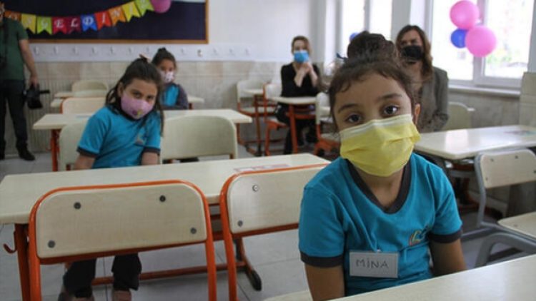 Halk sağlığı uzmanı Prof. Dr. Saltık: Okullar bu şekilde açılırsa korkunç bir facia olur