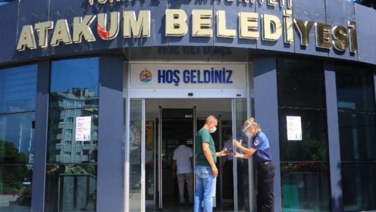 AKP’den kalan borçlar belediye binasını haczettirdi: Çadırda hizmet ederim