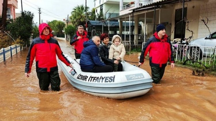 Tunç Soyer açıkladı: Bir mahalle boşaltılıyor