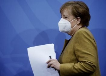 Merkel: İzin çıkarsa Rus aşısını kullanabiliriz