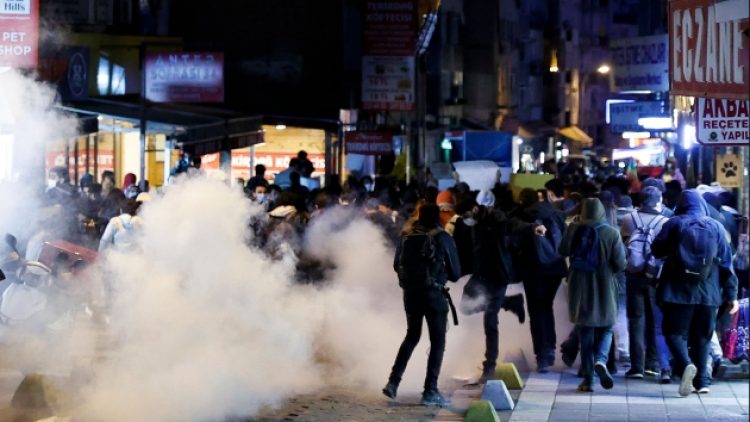 Kadıköy’deki Boğaziçi destek eyleminde gözaltına alınan 2 kişi tutuklandı!