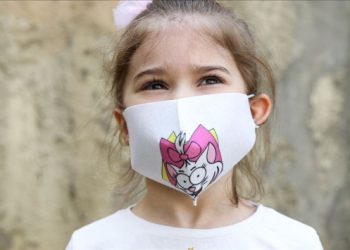 Çocukları koronavirüse karşı koruyacak aşı için bir yıl var