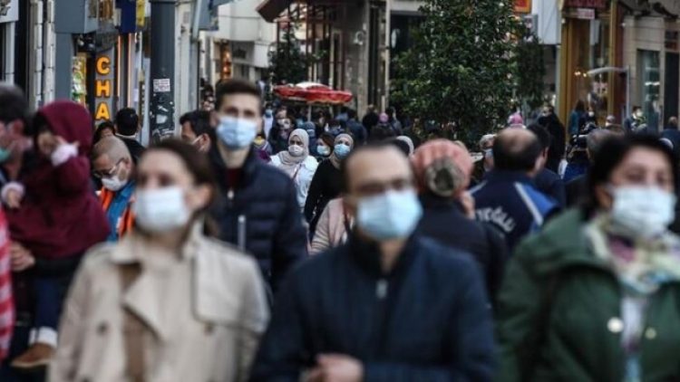 Halkın yarısı yurtdışında yaşamak ve Batılı ülkelerde eğitim almak istiyor