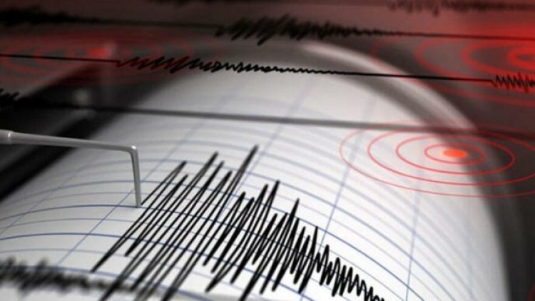 İzmir Dikili’de deprem