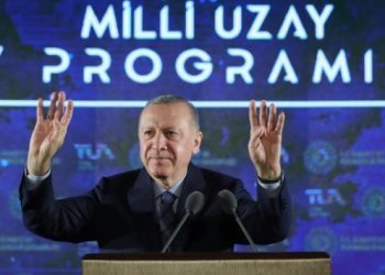 Fatih Altaylı, AKP’nin geçmişteki uzay macerasını yazdı