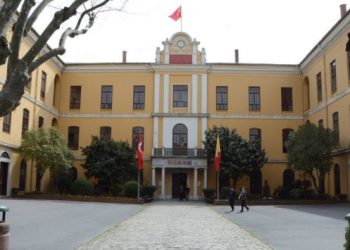 Akademiye ‘mütekabiliyet’ dayatması!