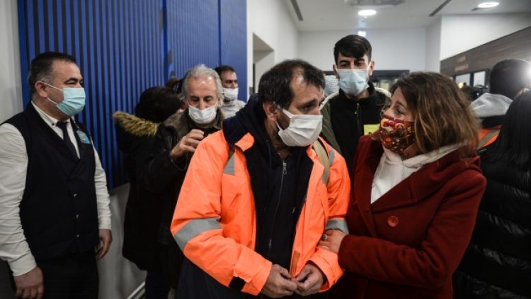 Nijerya’da serbest bırakılan 15 Türk denizci Türkiye’ye geldi