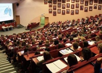 Üniversiteler baharda hibrit eğitime geçiyor