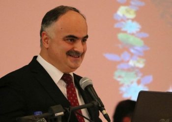 Tehditçi dekan etik öğretmiş!