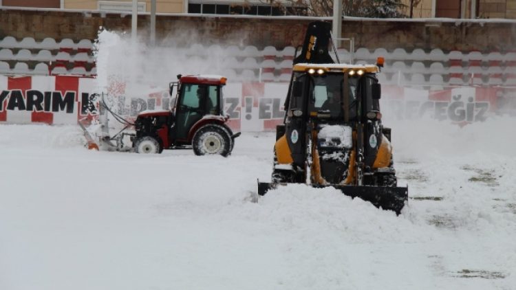 Nevşehir’de sahaya kepçe ile girdiler