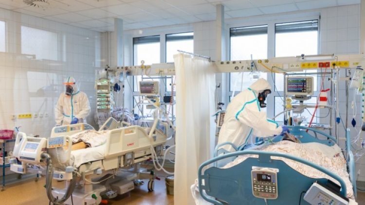 Koronavirüsten 80 kişi hayatını kaybetti, 7 bin 857 yeni vaka tespit edildi