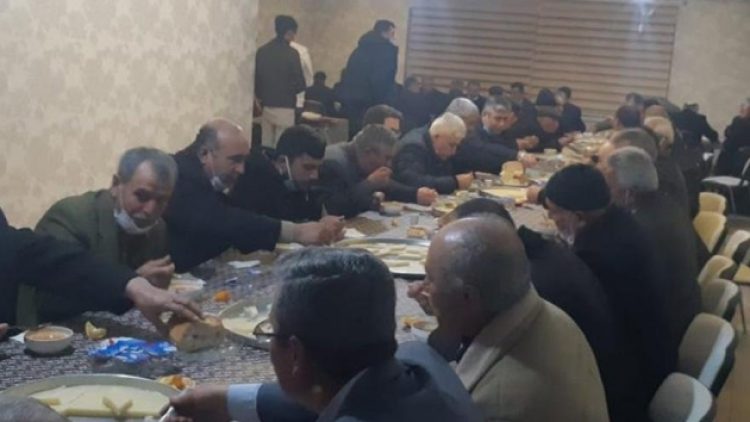 AKP’den muhtarlara lebalep arabaşı ziyafeti