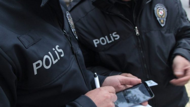 Polis direnen öğrencileri ailelerine şikâyet etti