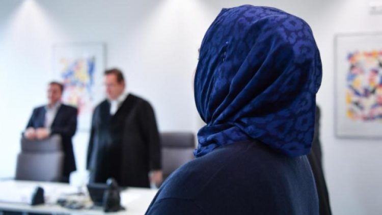 AKP’nin “Kaldırdık” dediği başörtüsü yasağı yönetmelikte hâlâ var