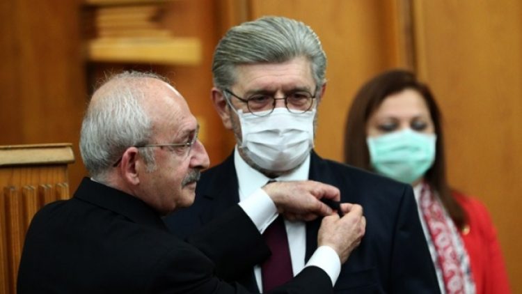 Cihangir İslam, CHP’ye katıldı