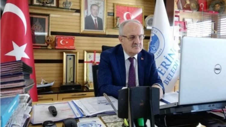 AKP’li belediye başkanına ‘yol ve su ne zaman gelecek’ diyen öğretmene soruşturma açıldı
