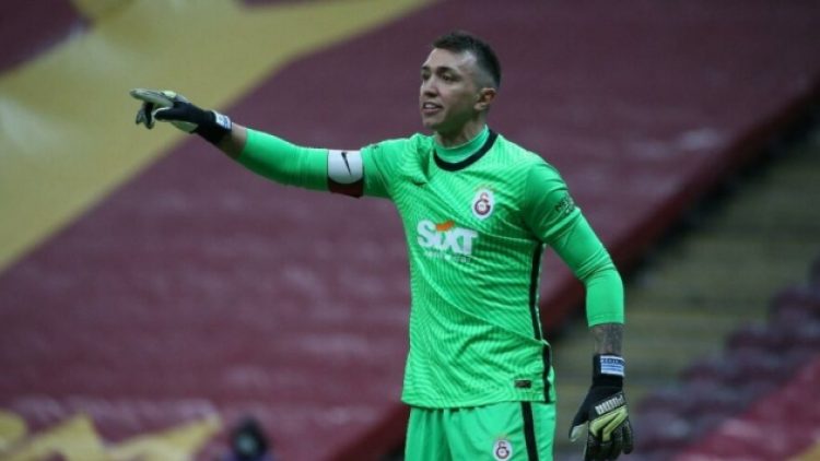 Galatasaray’da Fernando Muslera ile anlaşma tamam! İmzalar atılıyor…