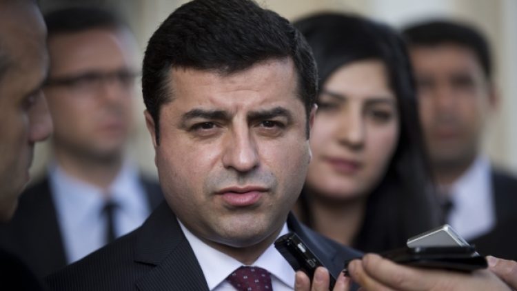Demirtaş’a Cumhurbaşkanına hakaret iddiasıyla 3.5 yıl hapis cezası