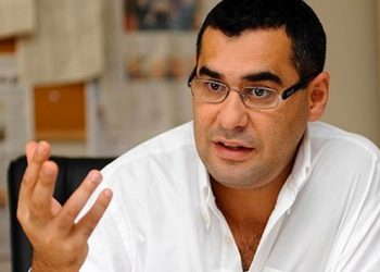 Cumhuriyet gazetesi, Enver Aysever’in yazılarına son verdi
