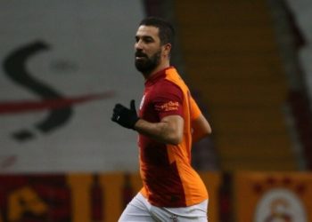 Arda Turan’dan Yedlin tepkisi: Yer çekiminden dolayı olmuş