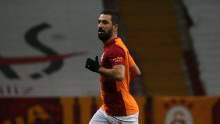 Arda Turan’dan Yedlin tepkisi: Yer çekiminden dolayı olmuş
