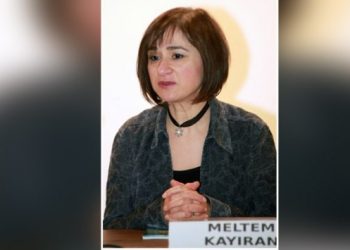 Otuz yılını verdiği fakülteden atıldı