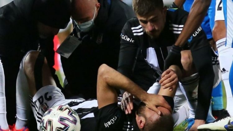 Cenk Tosun’un sakatlandığı zemin incelendi: Gelin, gözünüzle görün!