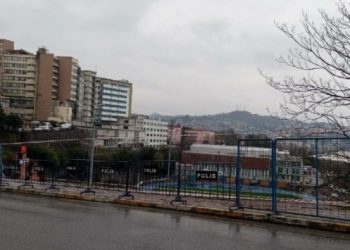 Stadyumda istinat duvarı çöktü!