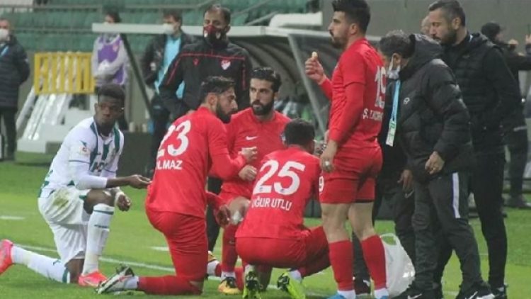 Maç sırasında orucunu açan futbolculardan açıklama