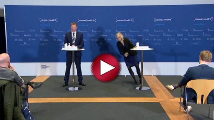 AstraZeneca aşısı hakkında açıklama yaparken bir anda bayıldı