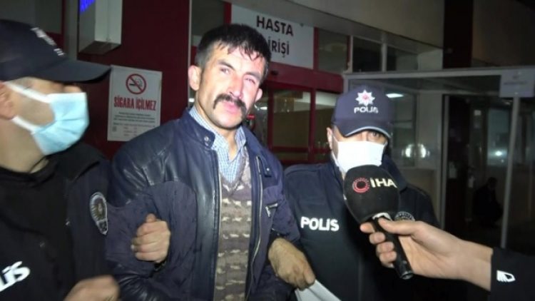 622 yıllık Ulu Cami’ye balyozlu saldırı: Korkulukları haç işaretine benziyor