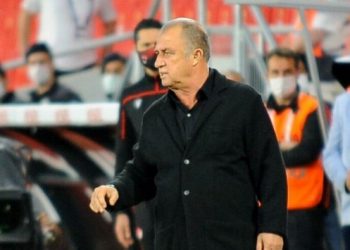 Fatih Terim: Yutkunuyorum, yumruklarımı sıkıyorum!