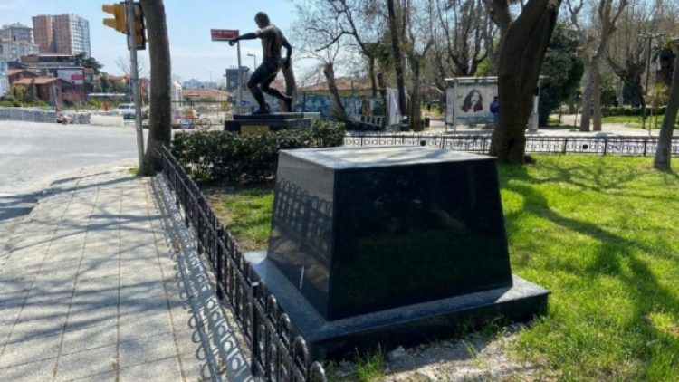 Fenerbahçe’de bir efsanenin daha heykeli dikiliyor