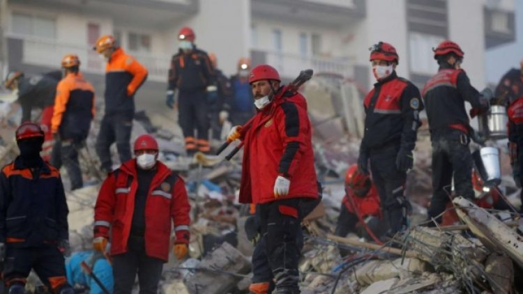 İzmir depremi ile ilgili gözaltı dalgası