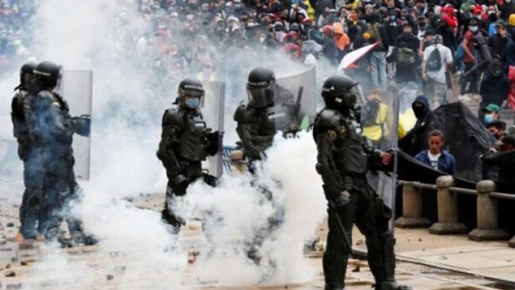 Kolombiya’da halk, vergiye karşı sokakta