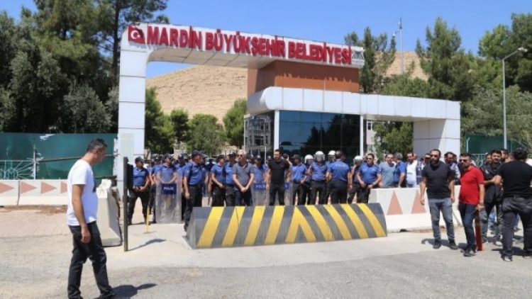 Kayyım, camiden sonra belediyenin taşınmazlarını da satıyor