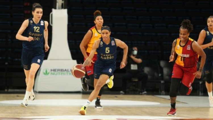 Galatasaray’ı deviren Fenerbahçe namağlup şampiyon!