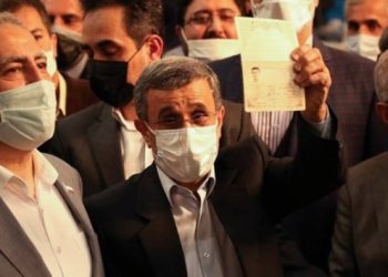 Ahmedinejad cumhurbaşkanlığına yeniden aday oldu