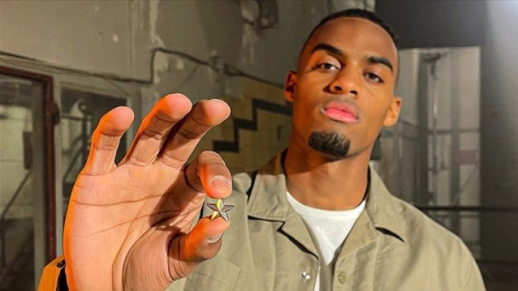 Ajax, şampiyonluk kupasını eritip taraftara dağıttı